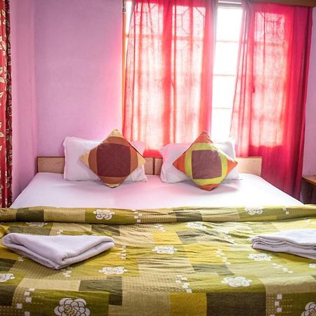 Family Guest House Benares Buitenkant foto