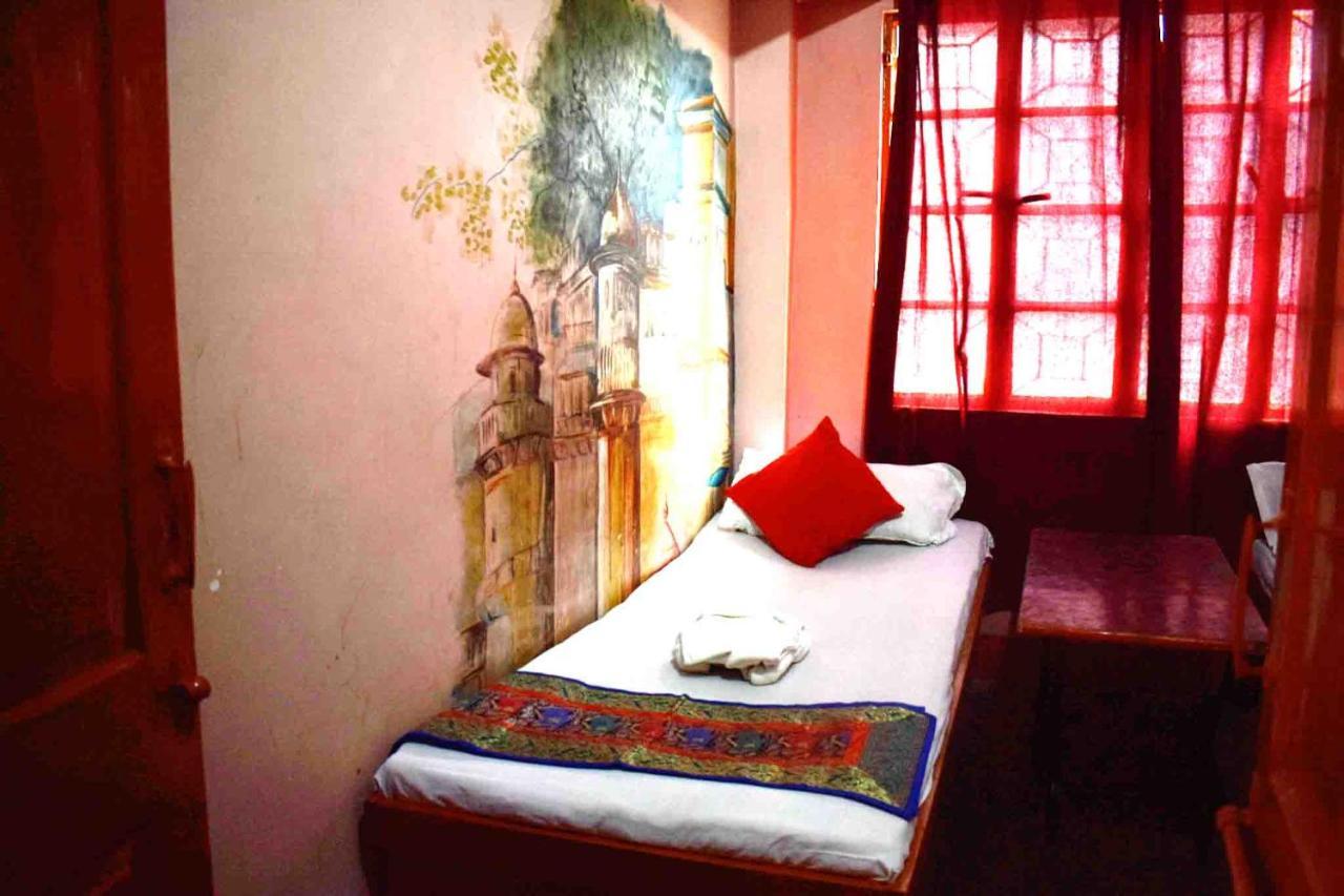 Family Guest House Benares Buitenkant foto