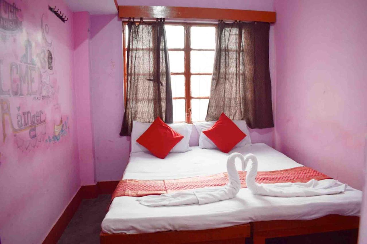 Family Guest House Benares Buitenkant foto
