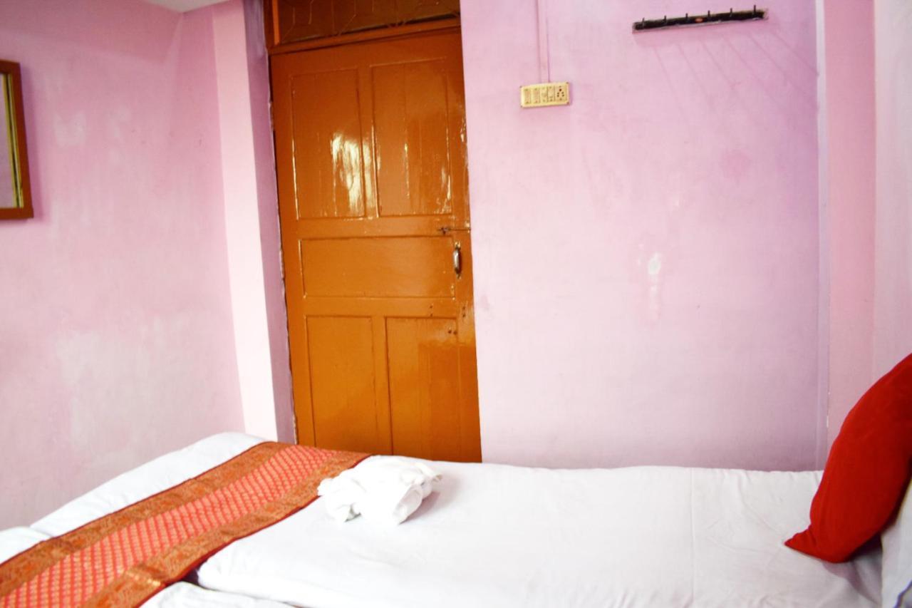 Family Guest House Benares Buitenkant foto