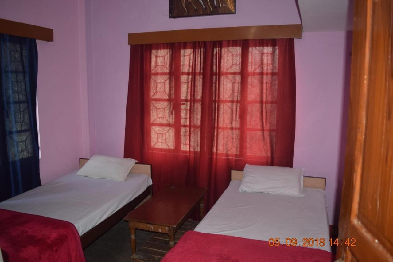 Family Guest House Benares Buitenkant foto
